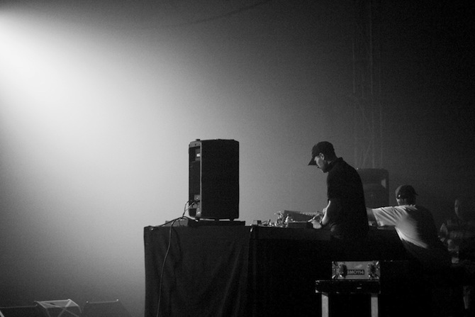 LISTEN TO Autechre_BW LISTEN TO Autechre_BW